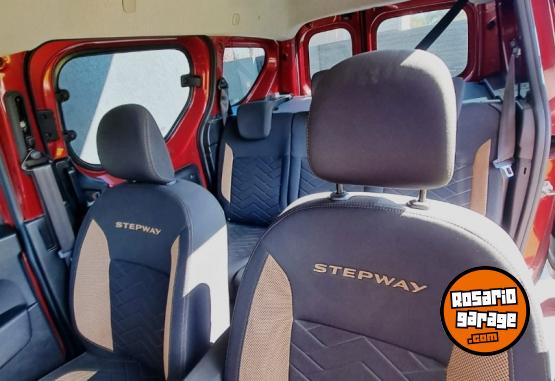 Utilitarios - Renault Kangoo 2024 Nafta 27000Km - En Venta