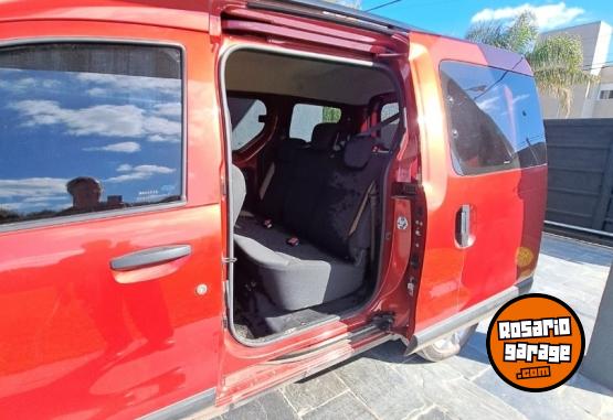 Utilitarios - Renault Kangoo 2024 Nafta 27000Km - En Venta
