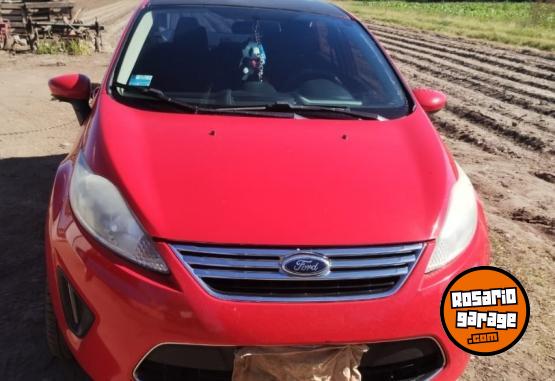 Autos - Ford Sedan 2012 Nafta 105000Km - En Venta