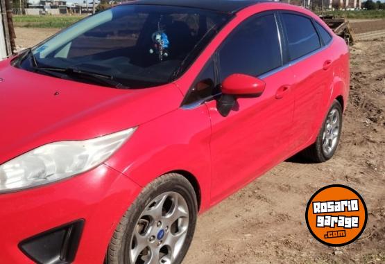 Autos - Ford Sedan 2012 Nafta 105000Km - En Venta