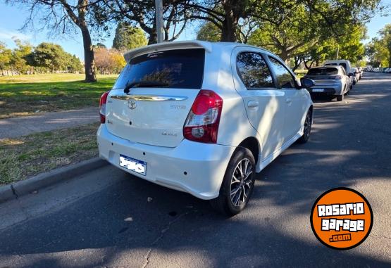 Autos - Toyota ETIOS XLS 2019 Nafta 22477Km - En Venta