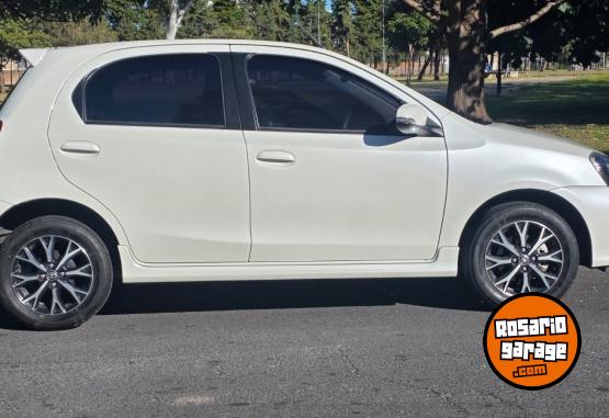Autos - Toyota ETIOS XLS 2019 Nafta 22477Km - En Venta