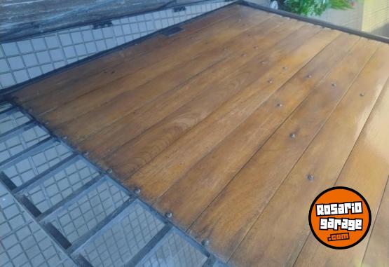 Hogar - Portón de ángulos y madera - En Venta