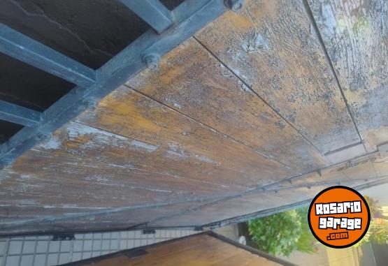 Hogar - Portón de ángulos y madera - En Venta