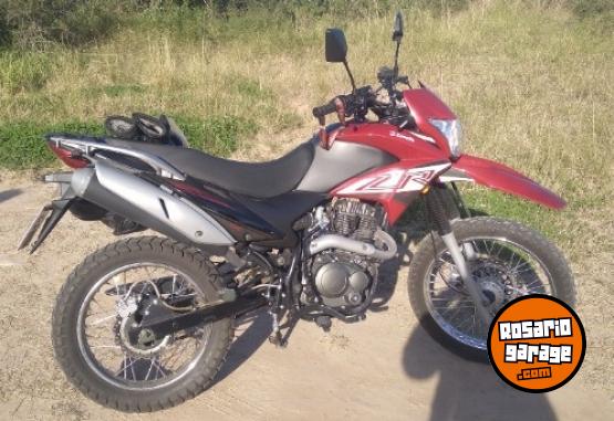 Motos - Zanella ZR 150 2024 Nafta 7000Km - En Venta