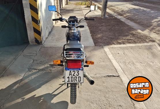 Motos - Suzuki AX 100 2024 Nafta 5400Km - En Venta