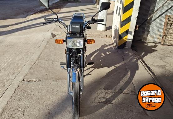 Motos - Suzuki AX 100 2024 Nafta 5400Km - En Venta