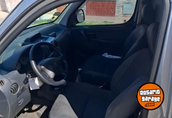 Utilitarios - Peugeot Berlingo 2016 Nafta 176000Km - En Venta