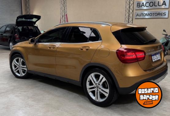 Autos - Mercedes Benz GLA200 URBAN 2018 Nafta 61000Km - En Venta