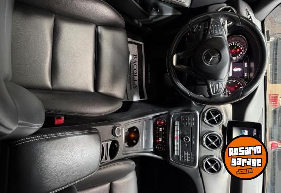 Autos - Mercedes Benz GLA200 URBAN 2018 Nafta 61000Km - En Venta