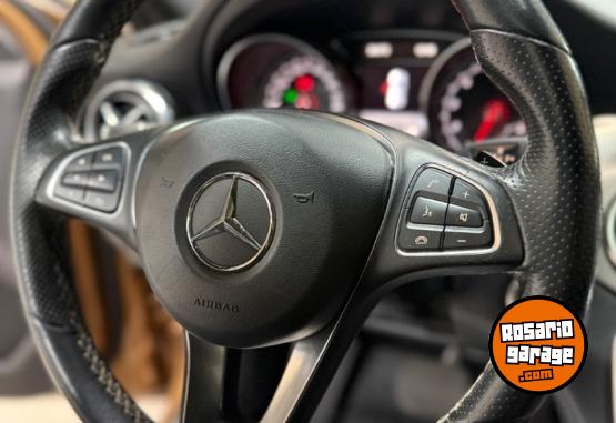 Autos - Mercedes Benz GLA200 URBAN 2018 Nafta 61000Km - En Venta