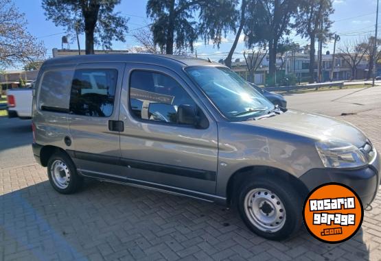 Utilitarios - Peugeot Partner 2018 GNC 180000Km - En Venta