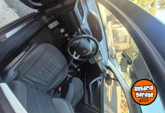Autos - Peugeot 208 felline 2014 Nafta 81000Km - En Venta