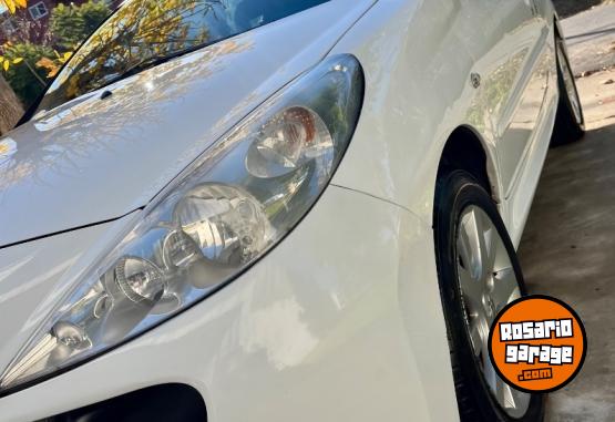 Autos - Peugeot 207 xt compact 2010 Nafta 173000Km - En Venta