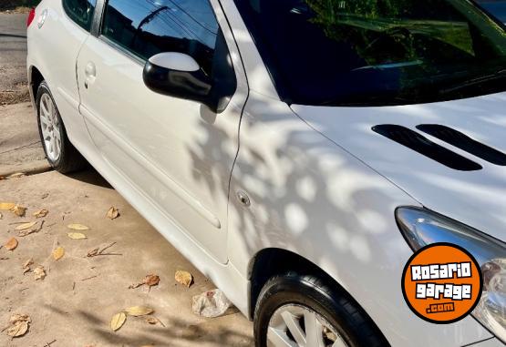 Autos - Peugeot 207 xt compact 2010 Nafta 173000Km - En Venta