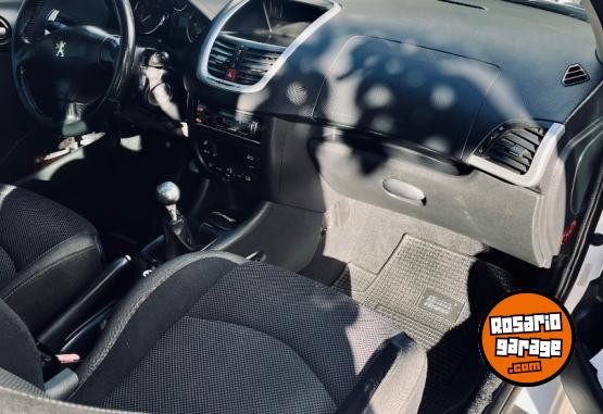 Autos - Peugeot 207 xt compact 2010 Nafta 173000Km - En Venta