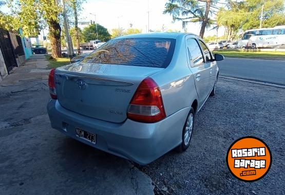 Autos - Toyota Etios 2013 Nafta 139000Km - En Venta