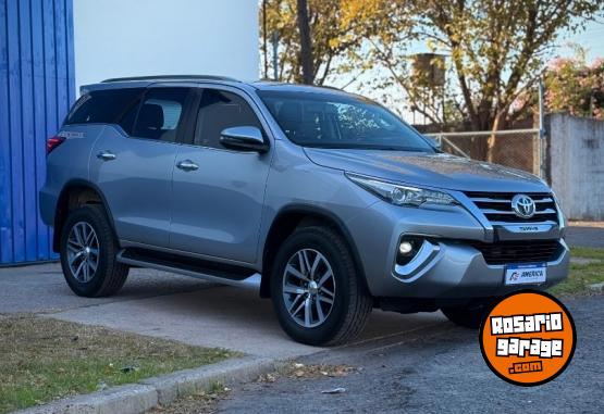 Camionetas - Toyota Hilux Sw4 Srx 4x4 7as 2.8 2019 Diesel 125000Km - En Venta