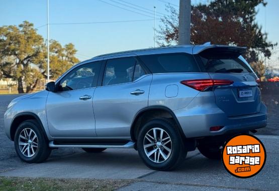 Camionetas - Toyota Hilux Sw4 Srx 4x4 7as 2.8 2019 Diesel 125000Km - En Venta