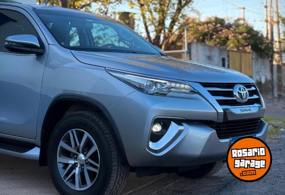 Camionetas - Toyota Hilux Sw4 Srx 4x4 7as 2.8 2019 Diesel 125000Km - En Venta