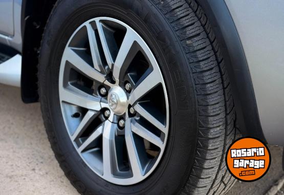 Camionetas - Toyota Hilux Sw4 Srx 4x4 7as 2.8 2019 Diesel 125000Km - En Venta