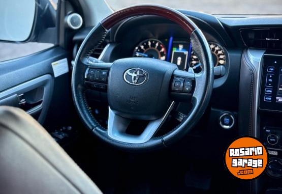 Camionetas - Toyota Hilux Sw4 Srx 4x4 7as 2.8 2019 Diesel 125000Km - En Venta