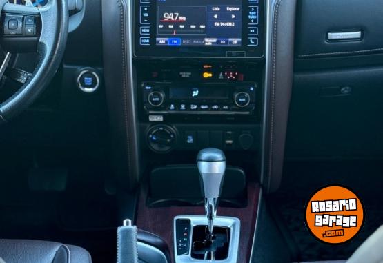 Camionetas - Toyota Hilux Sw4 Srx 4x4 7as 2.8 2019 Diesel 125000Km - En Venta
