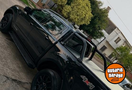 Camionetas - Ford Ranger limited black edit 2019 Diesel 115000Km - En Venta