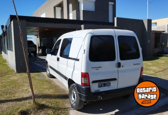 Utilitarios - Citroen Berlingo 2015 Nafta 240000Km - En Venta