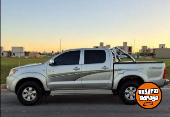 Camionetas - Toyota HILUX SRV 3.0 4X4 2005 Diesel 390000Km - En Venta