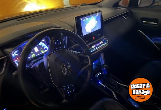 Camionetas - Toyota COROLLA CROSS 2023 Electrico / Hibrido 45000Km - En Venta
