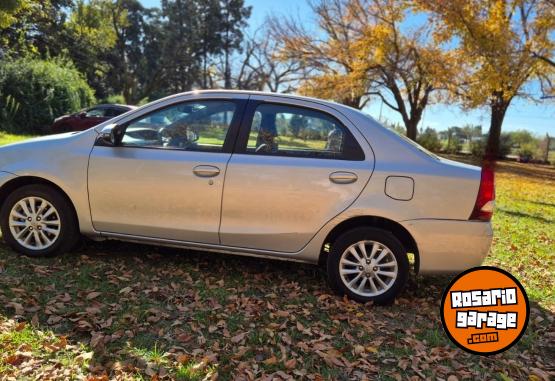 Autos - Toyota ETIOS XLS 2016 Nafta 83000Km - En Venta
