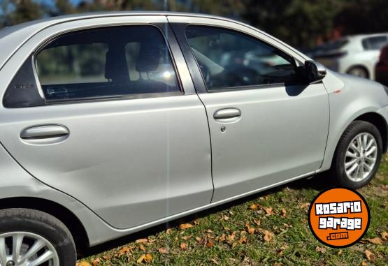 Autos - Toyota ETIOS XLS 2016 Nafta 83000Km - En Venta