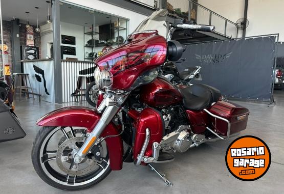 Motos - Harley Davidson STREET GLIDE 2017 Nafta 29600Km - En Venta