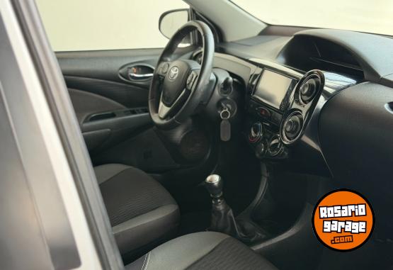 Autos - Toyota Etios XLS 2016 Nafta 105000Km - En Venta
