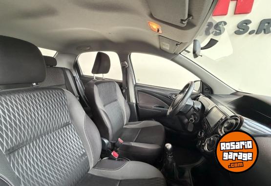 Autos - Toyota Etios XLS 2016 Nafta 105000Km - En Venta
