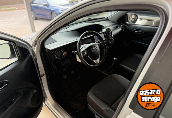 Autos - Toyota Etios XLS 2016 Nafta 105000Km - En Venta