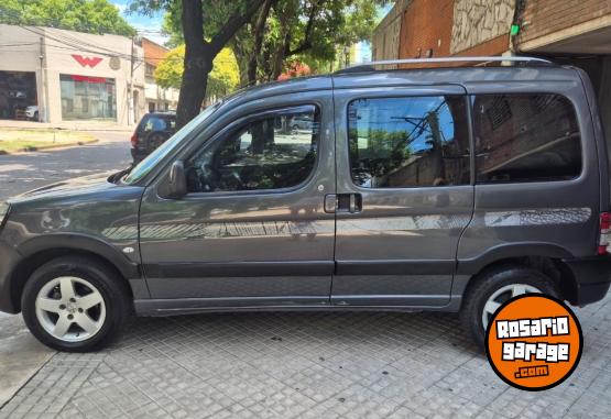 Utilitarios - Peugeot Partner 1ra mano permuto 2014 Nafta 140000Km - En Venta