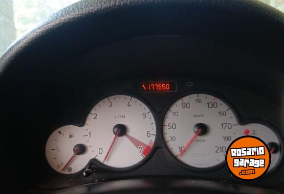 Autos - Peugeot 206 2011 Nafta 177500Km - En Venta