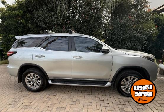 Camionetas - Toyota SW4 SRX 3.0 TDI 2021 Diesel 105000Km - En Venta