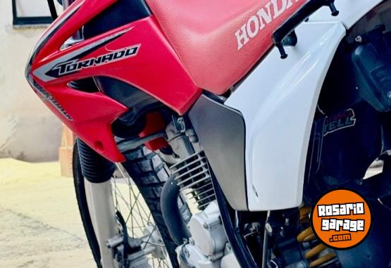 Motos - Honda Tornado 250 2017 Nafta 11000Km - En Venta