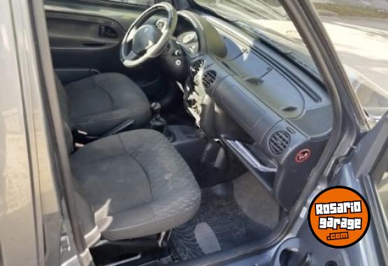 Utilitarios - Renault 1.6 confort 5 asientos 2014 Nafta 140000Km - En Venta