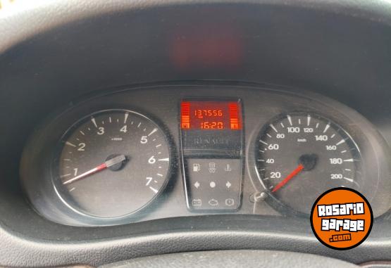 Utilitarios - Renault 1.6 confort 5 asientos 2014 Nafta 140000Km - En Venta