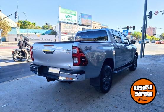 Camionetas - Toyota Hilux SRV 4X4 2022 Diesel 14800Km - En Venta
