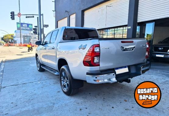 Camionetas - Toyota Hilux SRV 4X4 2022 Diesel 14800Km - En Venta