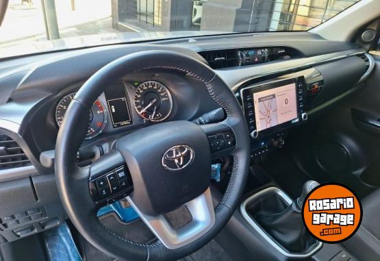 Camionetas - Toyota Hilux SRV 4X4 2022 Diesel 14800Km - En Venta