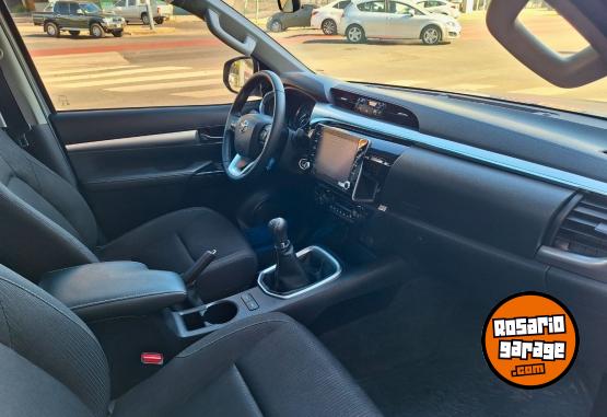 Camionetas - Toyota Hilux SRV 4X4 2022 Diesel 14800Km - En Venta