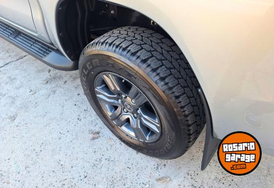 Camionetas - Toyota Hilux SRV 4X4 2022 Diesel 14800Km - En Venta