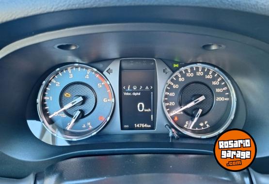 Camionetas - Toyota Hilux SRV 4X4 2022 Diesel 14800Km - En Venta