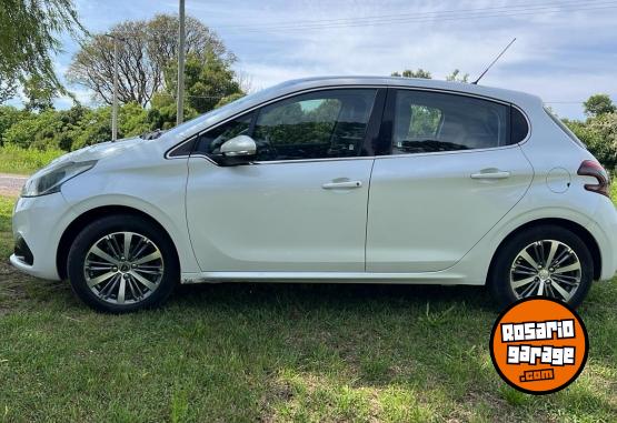 Autos - Peugeot 208 2017 Nafta 96000Km - En Venta